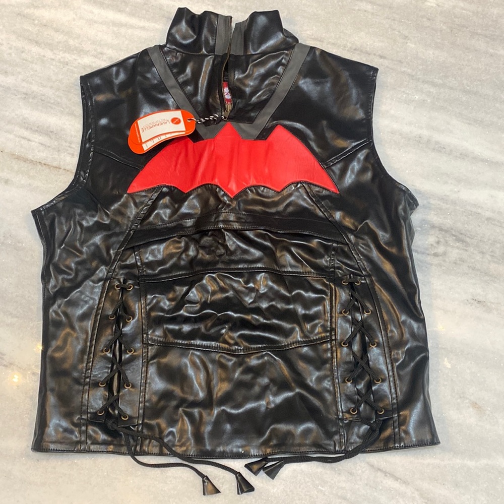 Mens Leverapelle 100% Authentic Lambskin Leather Vest. Black w/ Red design.